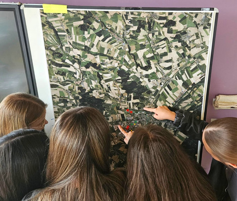 Kinder in einer Schule bei der Erhebung in der Steiermark