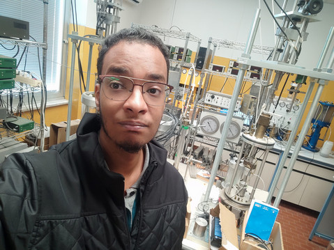 Hozaifa Ahmed in the laboratory.