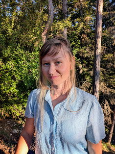 Foto: Sophia Rut, im Hintergrund: Wald