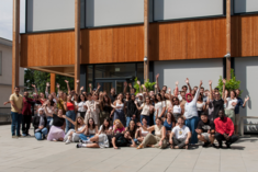 Gruppenfoto mit Studierenden der GBS vor dem TÜWI-Gebäude der BOKU