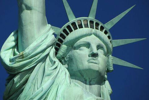 statue of liberty Bild von Ronile auf Pixabay 