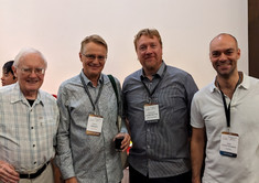 Redaktion von Talanta, von links nach rechts: Vorsitzender des Redaktionsbeirats Gary D. Christian (University of Washington), Chefredakteur Spass Kolev (University of Melbourne), Co-Editoren des Sonderhefts Burkhard Horstkotte (Charles University in Prague) und David Cocovi-Solberg (BOKU University).