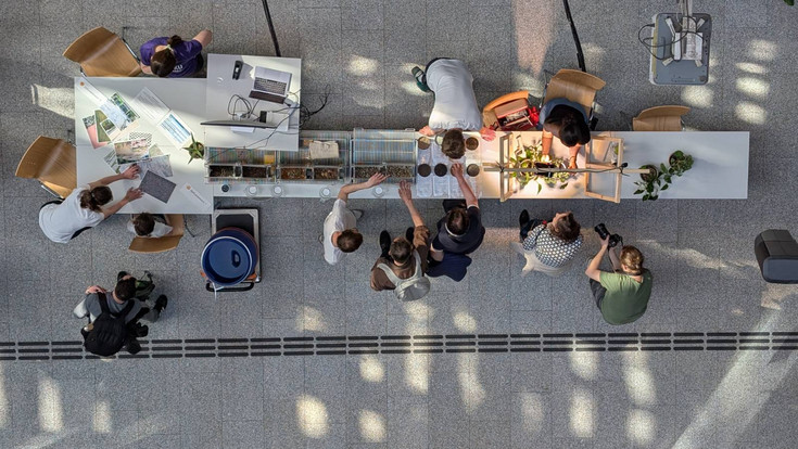 Die Stationen von oben Fotografiert mit Besucher