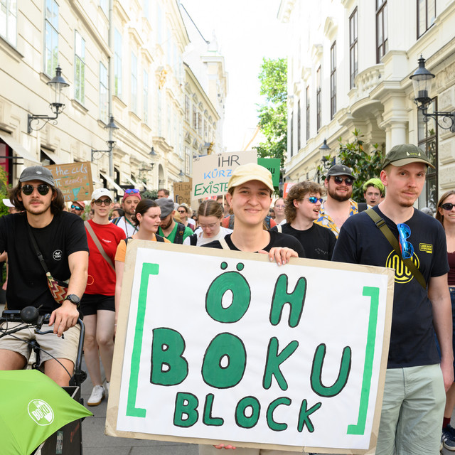 Die BOKU nahm zahlreich an der Demonstration teil (©BOKU/Peter Zeschitz))