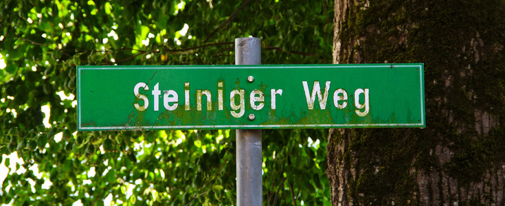 Straßenschild: 'Steiniger Weg'