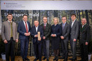 Elias Kimmel (BOKU), Norbert Totschnig (Bundesminister für Land- und Forstwirtschaft, Regionen und Wasserwirtschaft) , Herbert Pamminger (palos GmbH), Oliver Hilpold (LIECO Gruppe), Elfriede Moser (Leiterin der Sektion Forstwirtschaft und Regionen), Konrad Mylius (Präsident Land & Forst Betriebe Österreich), Rafael Reisenhofer (palos GmbH), Christoph Gollob (BOKU) (c) BML / Rene Hemerka