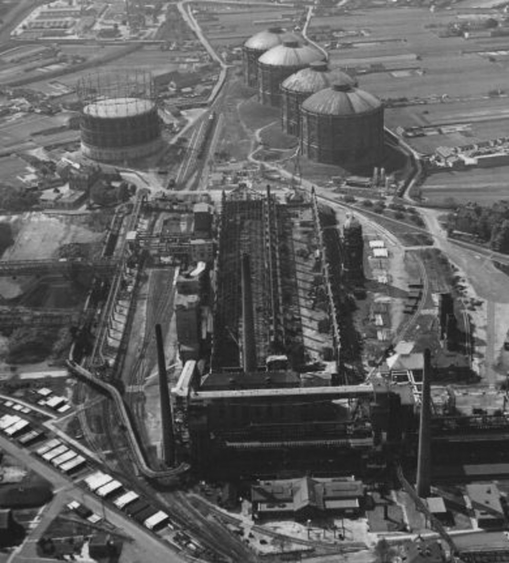 Schrägluftaufnahme vom Gaswerk Wien Simmering, Mai 1956