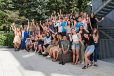Gruppenfoto mit Studierenden der AEMS-Sommeruniversität
