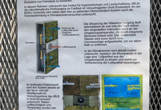 Plakat mit genauer Erklärung der Versuchswand