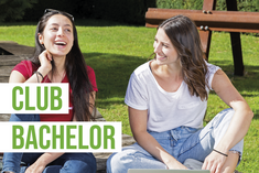 Bild zeigt lachende Studierende