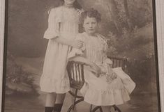 Foto mit den beiden Schwestern Ilse und Erna, Berlin 1907