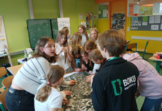 Kinder in einer Schule bei der Erhebung in Oberösterreich