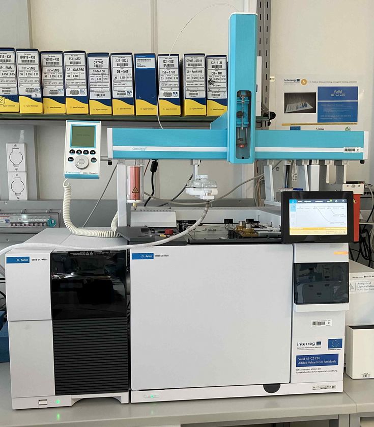 Analytical system for two-dimensional gas chromatography