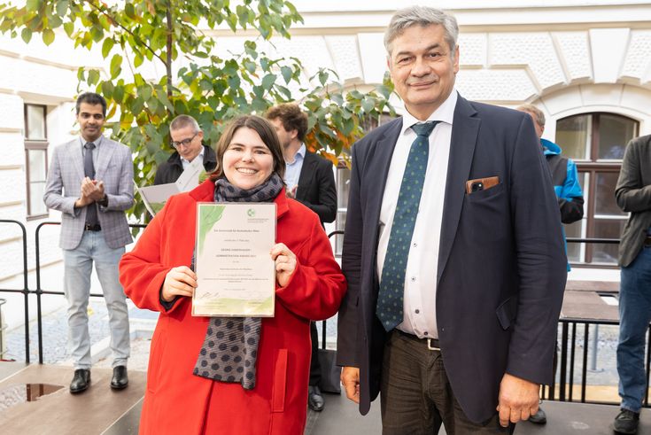 Der 3. Preis ging an 2 Teams (dotiert mit je 500 Euro): Das Institut für Waldbau vertreten durch Frau Marion Hummer-Niedermayer für die Verbesserung der internen Prozesse gem. ISO 9001 bei der Betreuung von Masterarbeiten.