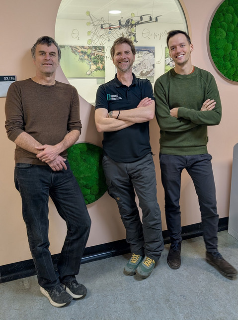 Forschungsteam: (v. l.) Karsten Schulz und Mathew Herrnegger vom Institut für Hydrologie und Wasserwirtschaft, und Moritz Feigl, BOKU-Promovend und Start-up baseflow AI solutions