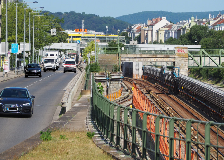 Foto: Umsteuern in der Klimapolitik braucht Eingriffe, etwa die Förderung der klimafreundlichen öffentlichen Mobilität und die Zurückdrängung des Autoverkehrs. "Symbolisches" Umweltverhalten reicht nicht, entschlossener politischer Wille ist gefragt.