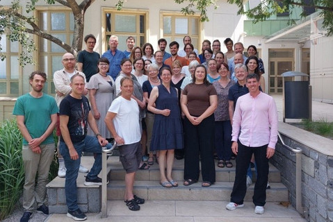 Gruppenfoto: Teilnehmer*innen des ersten Konsortialtreffens in Präsenz