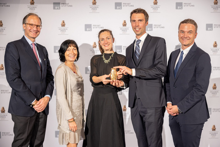 Die Gewinner*innen des Publikumspreises (v.li.): DDr. Christoph J. Binder (MedUni Wien), Univ.Prof.in Reingard Grabherr, Dr.in Miriam Klausberger, Dr. Mark Dürkop (alle drei BOKU) sowie Univ.Prof. Florian Grebien (Vetmeduni Wien) © Alexander Müller