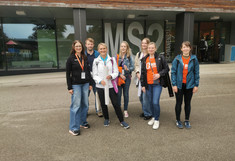 Gemeinsames Foto vom Team bei einer Schule in Oberösterreich