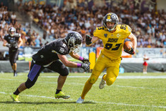 Zu sehen ist ein Foto vom ACSL Halbfinale mit Spielern von der BOKU und TU