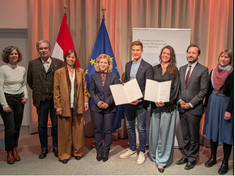 Melanie Pichler (Institut für Soziale Ökologie, SEC), Andreas Melcher und Stefanie Lemke (beide Institut für Entwicklungsforschung), Bundesministerin Eva Maria Holzleitner, Hauptpreisträger Felix Dorn (SEC), Nachwuchspreisträgerin Anna Maria Brunner (Institut für Entwicklungsforschung), Geschäftsführer Jakob Calice (OeAD) und Christina Plank (Institut für Entwicklungsforschung). © BOKU/Andreas Bauer