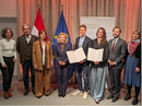 © © BOKU/Andreas Bauer Melanie Pichler (Institut für Soziale Ökologie, SEC), Andreas Melcher und Stefanie Lemke (beide Institut für Entwicklungsforschung), Bundesministerin Eva Maria Holzleitner, Hauptpreisträger Felix Dorn (SEC), Nachwuchspreisträgerin Anna Maria Brunner (Institut für Entwicklungsforschung), Geschäftsführer Jakob Calice (OeAD) und Christina Plank (Institut für Entwicklungsforschung). © BOKU/Andreas Bauer