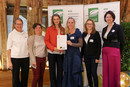 Foto: Monika Auer (ÖGUT-Generalsekretärin), Michaela Reisinger (Chefredakteurin LebensArt), Anna Briefer (Universität für Bodenkultur Wien – BOKU), Rosemarie Stangl (Universität für Bodenkultur Wien – BOKU), Roswitha Reisinger (Herausgeberin BusinessArt), Andrea Reithmayer (ÖGUT-Präsidentin)