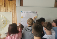 Kinder in einer Schule bei der Erhebung in der Steiermark
