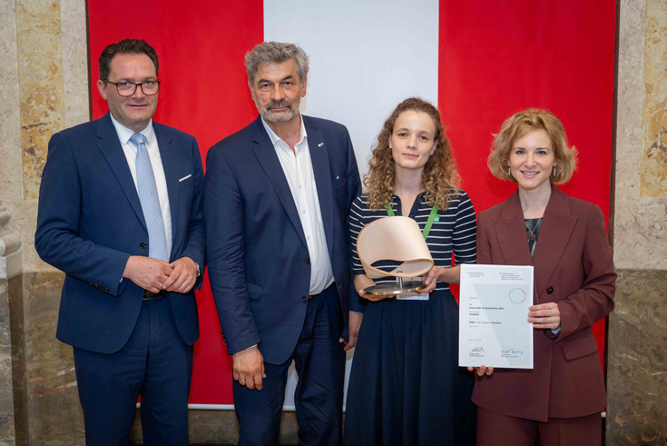 V.l.n.r.: Bundesminister Norbert Totschnig, BOKU-Vizerektor Gerhard Mannsberger, Leonore Lendl-Lewisch (Nachhaltige Konsumverhaltensforschung), Bundesministerin Eva-Maria Holzleitner (©BMLUK/Rene Hemerka)