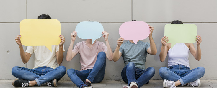 teaser image: people holding up speech bubbles