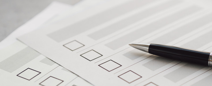 © teaser image: filling out a form - pen and form